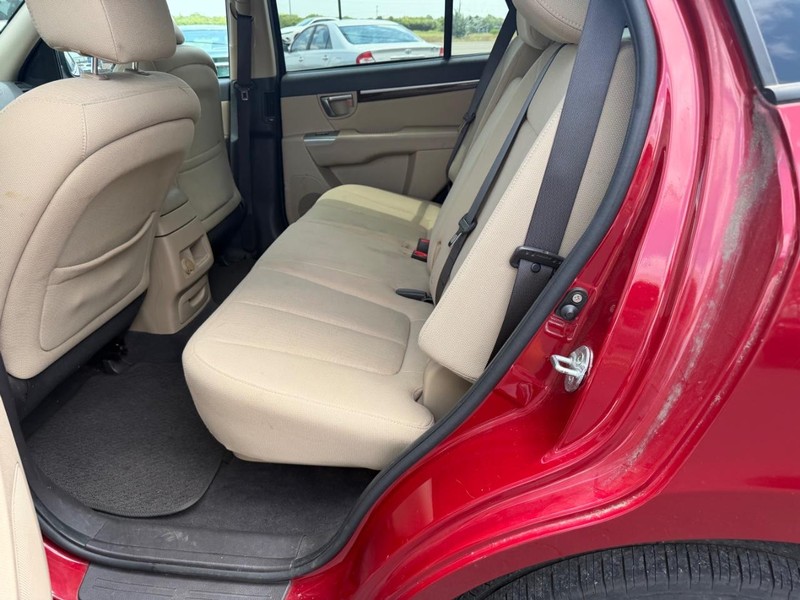 Hyundai Santa Fe Vehicle Full-screen Gallery Image 04