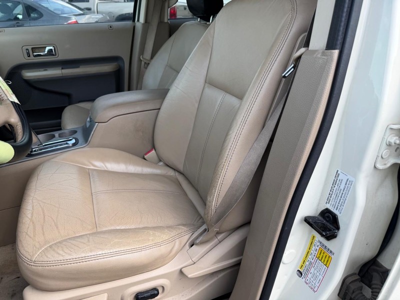 Ford Edge Vehicle Full-screen Gallery Image 03