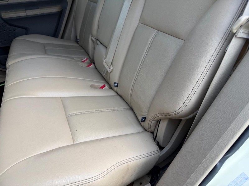 Ford Edge Vehicle Full-screen Gallery Image 04