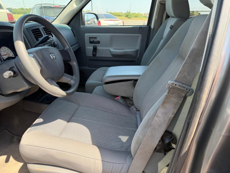 Dodge Dakota Vehicle Full-screen Gallery Image 03