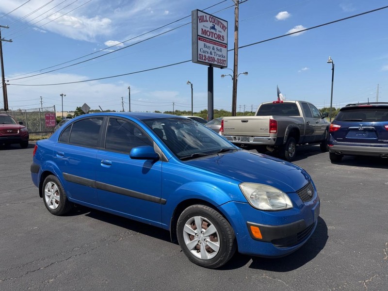 Kia Rio Vehicle Full-screen Gallery Image 02