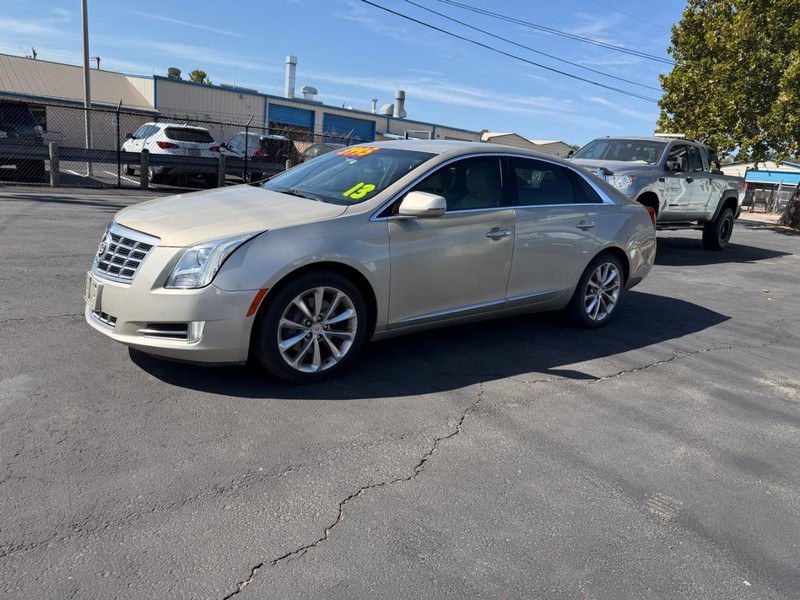 Cadillac XTS Vehicle Full-screen Gallery Image 02