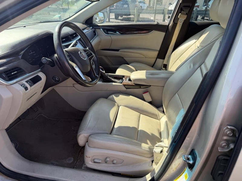 Cadillac XTS Vehicle Full-screen Gallery Image 03