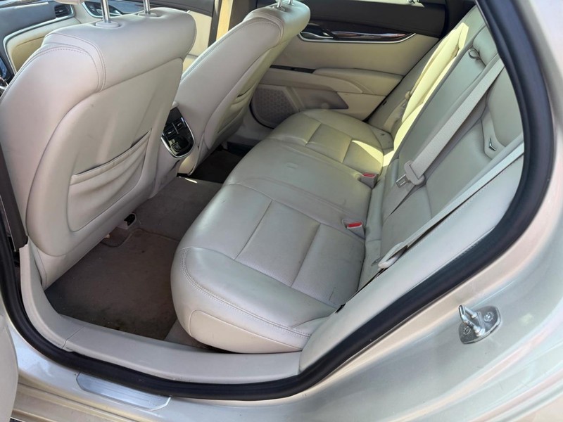 Cadillac XTS Vehicle Full-screen Gallery Image 04