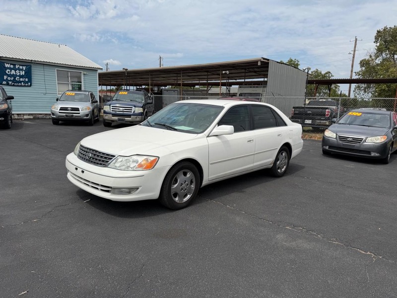 Toyota Avalon Vehicle Full-screen Gallery Image 02