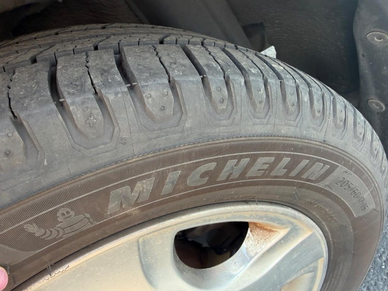 Toyota Avalon Vehicle Full-screen Gallery Image 06