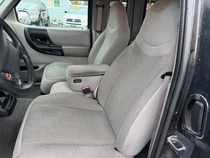 Ford Ranger Vehicle Full-screen Gallery Image 03