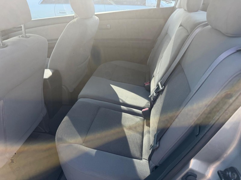 Nissan Sentra Vehicle Full-screen Gallery Image 03