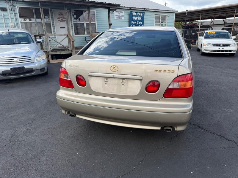 Lexus GS 300 Luxury Perform Sedan Vehicle Full-screen Gallery Image 03