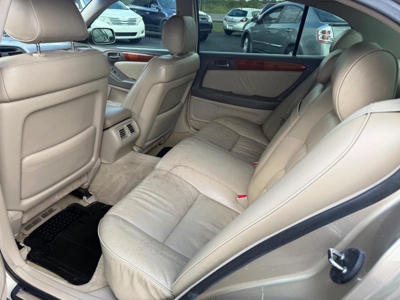 Lexus GS 300 Luxury Perform Sedan Vehicle Full-screen Gallery Image 06