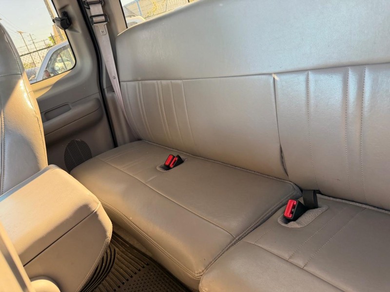 Ford F-150 Vehicle Full-screen Gallery Image 06