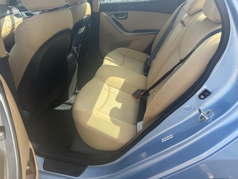 Hyundai Elantra Vehicle Full-screen Gallery Image 03