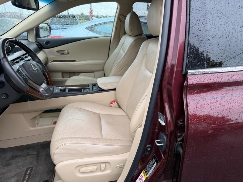 Lexus RX 350 Vehicle Full-screen Gallery Image 03