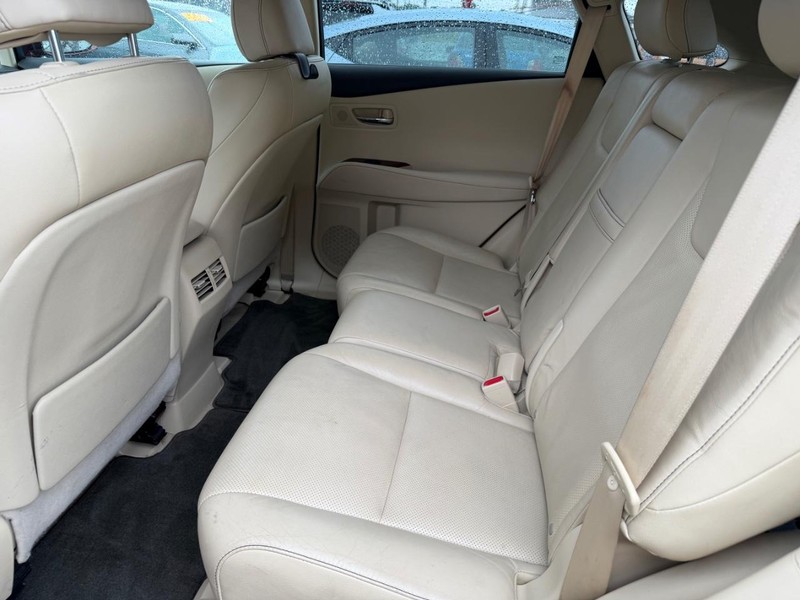Lexus RX 350 Vehicle Full-screen Gallery Image 04