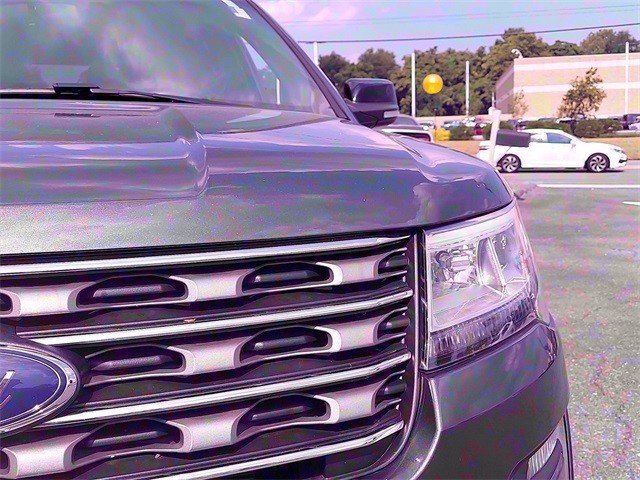 Ford Explorer Vehicle Image 09