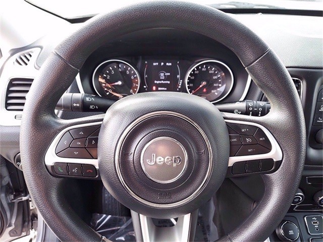 Jeep Compass Vehicle Image 17