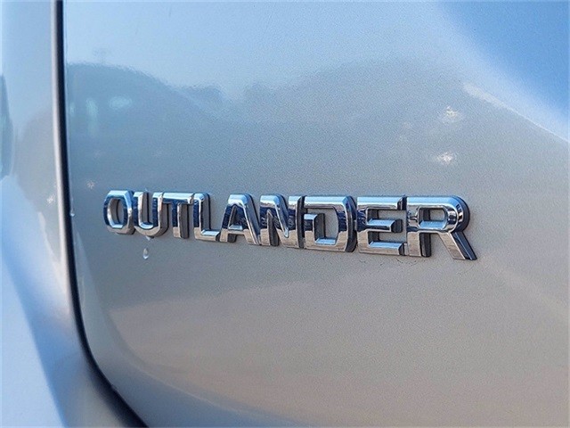 Mitsubishi Outlander Vehicle Image 28