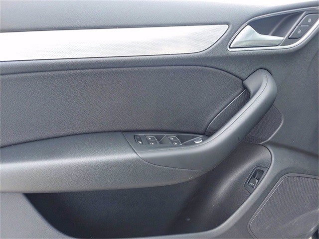 Audi Q3 Vehicle Image 12