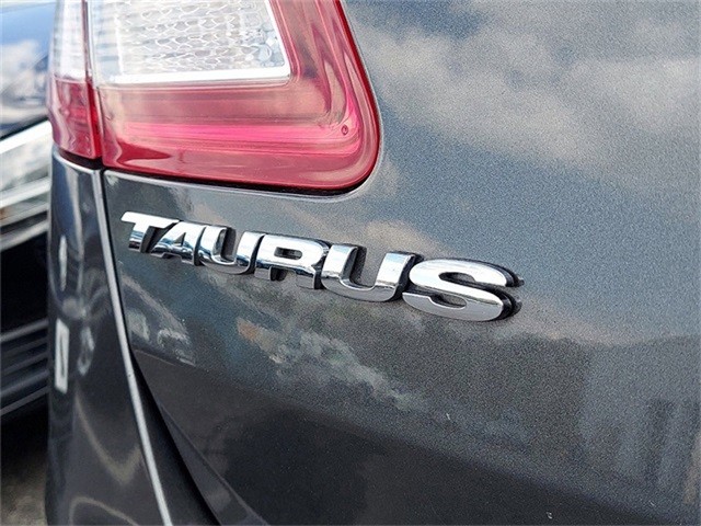 Ford Taurus Vehicle Image 26