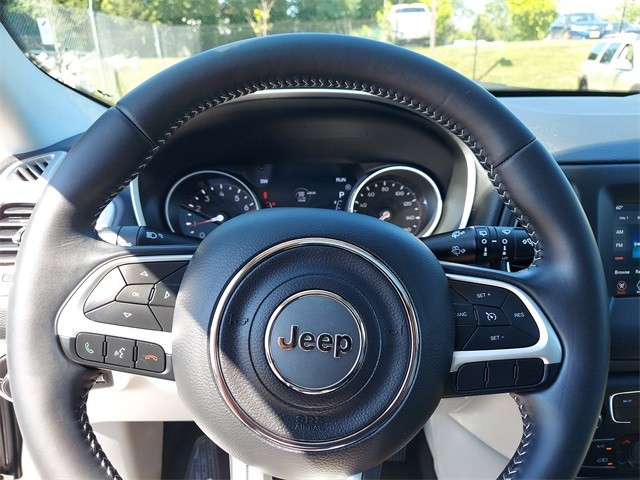 Jeep Compass Vehicle Image 18