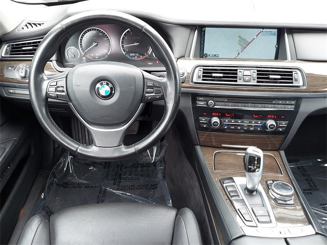BMW 7 Series Vehicle Image 12