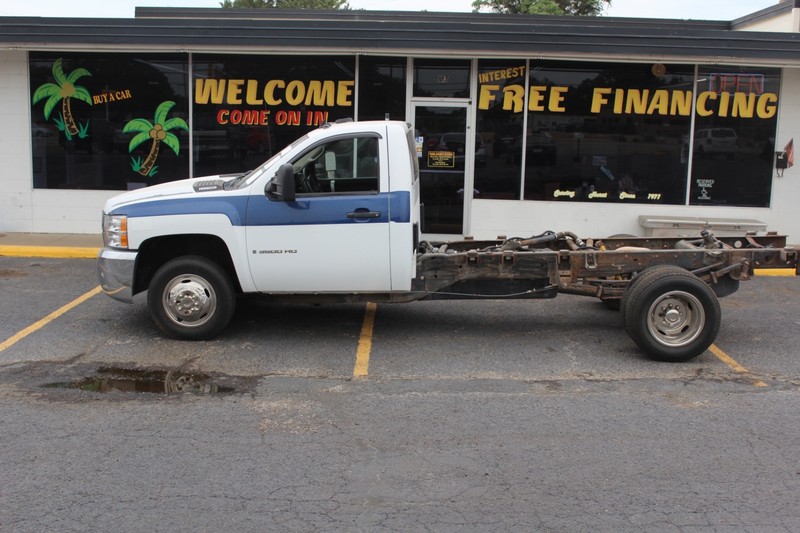 Chevrolet Silverado 3500HD Vehicle Full-screen Gallery Image 01