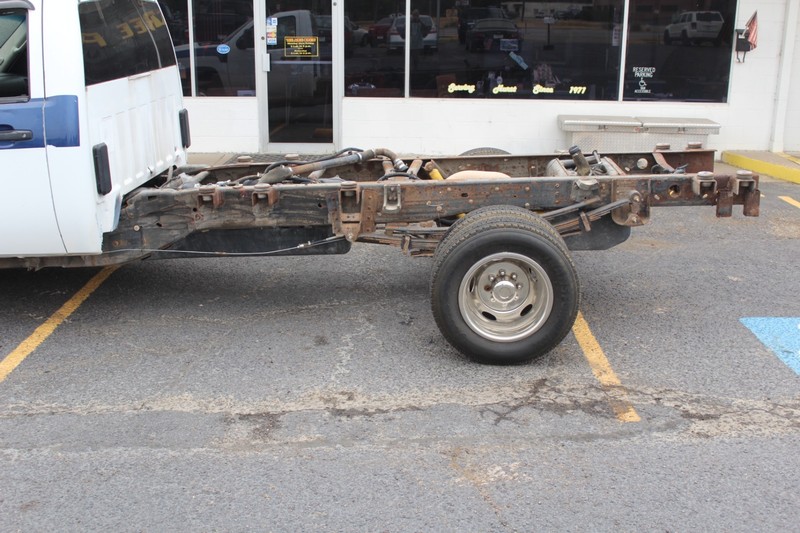 Chevrolet Silverado 3500HD Vehicle Full-screen Gallery Image 03