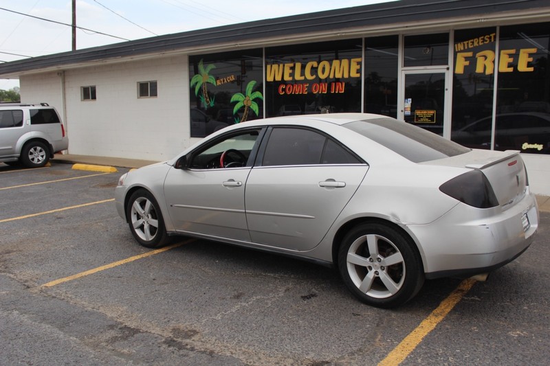 Pontiac G6 Vehicle Full-screen Gallery Image 02