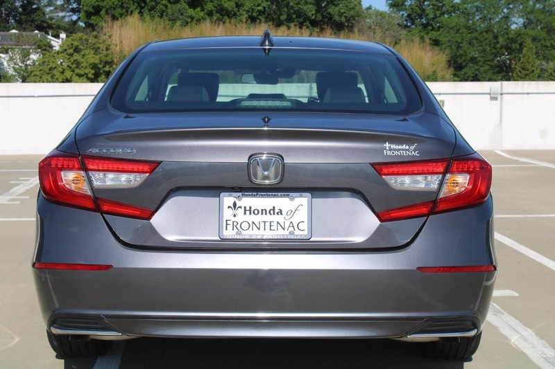 Honda Accord Sedan Vehicle Full-screen Gallery Image 04