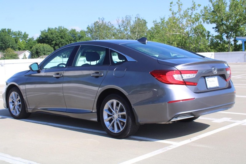 Honda Accord Sedan Vehicle Full-screen Gallery Image 05