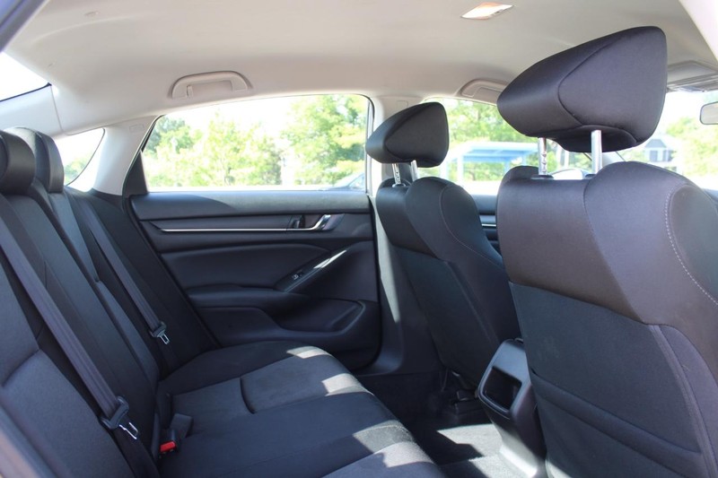 Honda Accord Sedan Vehicle Full-screen Gallery Image 09