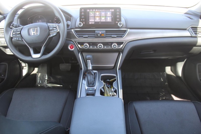 Honda Accord Sedan Vehicle Full-screen Gallery Image 10