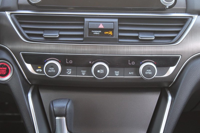 Honda Accord Sedan Vehicle Full-screen Gallery Image 13