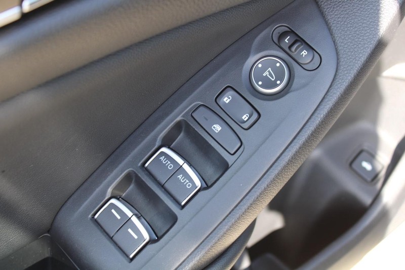 Honda Accord Sedan Vehicle Full-screen Gallery Image 14