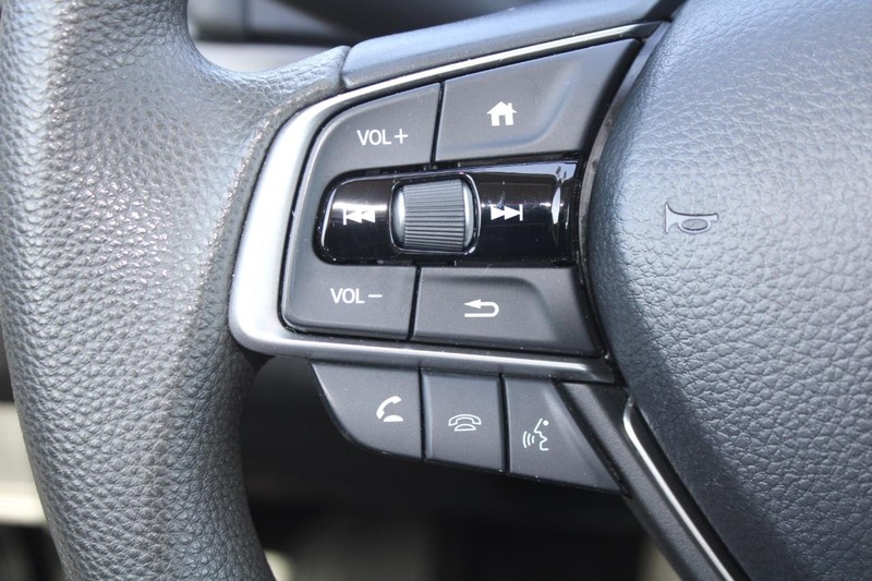 Honda Accord Sedan Vehicle Full-screen Gallery Image 16