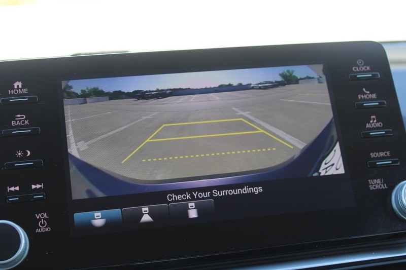 Honda Accord Sedan Vehicle Full-screen Gallery Image 20