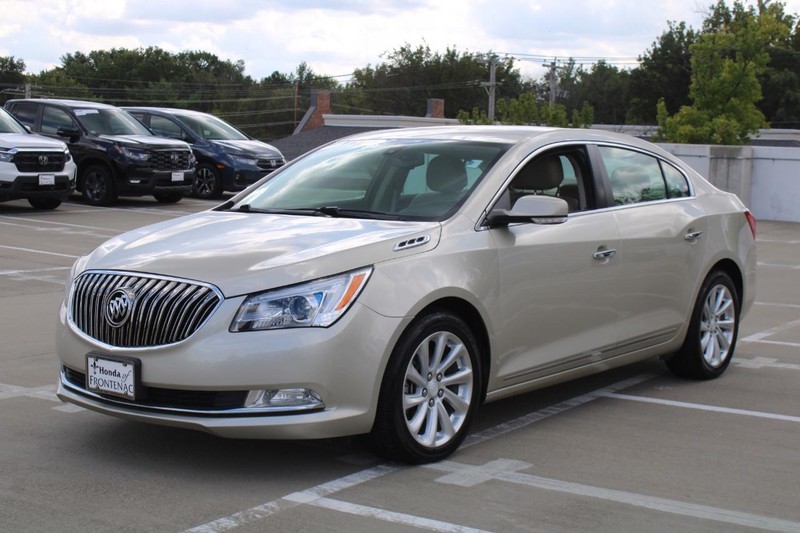 Buick LaCrosse Vehicle Full-screen Gallery Image 08