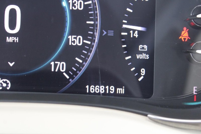 Buick LaCrosse Vehicle Full-screen Gallery Image 21