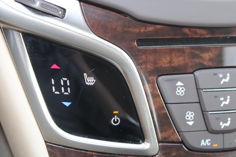 Buick LaCrosse Vehicle Full-screen Gallery Image 23