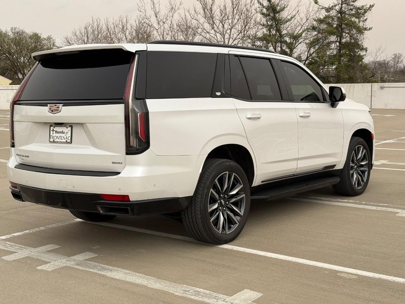 Cadillac Escalade Vehicle Full-screen Gallery Image 03