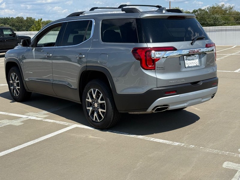 GMC Acadia Vehicle Full-screen Gallery Image 06