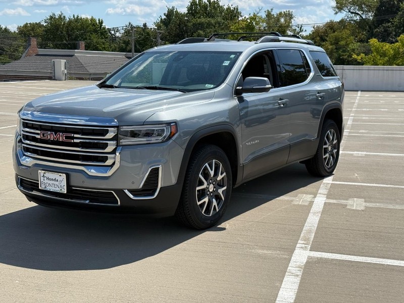 GMC Acadia Vehicle Full-screen Gallery Image 08