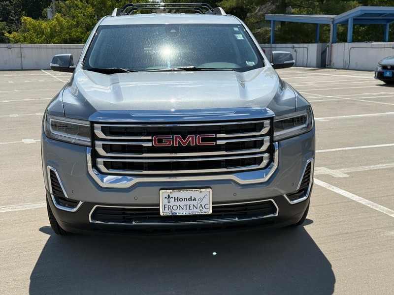 GMC Acadia Vehicle Full-screen Gallery Image 09