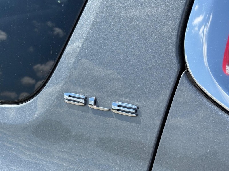 GMC Acadia Vehicle Full-screen Gallery Image 10