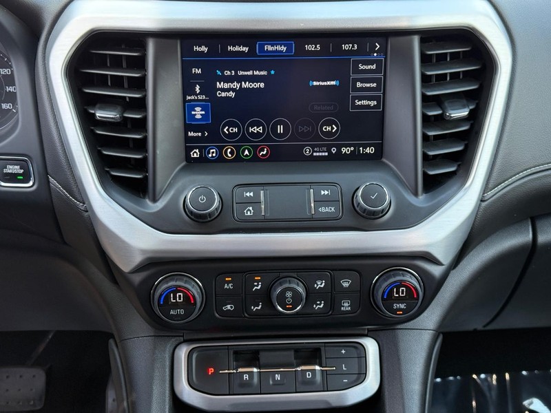 GMC Acadia Vehicle Full-screen Gallery Image 14