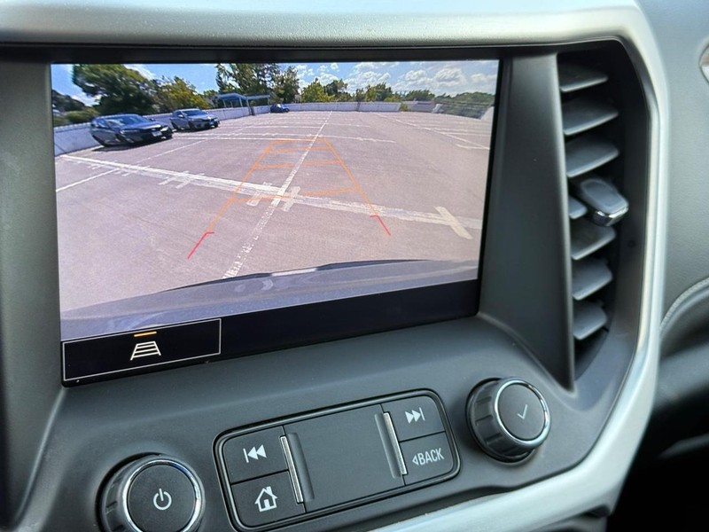 GMC Acadia Vehicle Full-screen Gallery Image 21