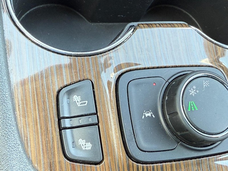 GMC Acadia Vehicle Full-screen Gallery Image 22