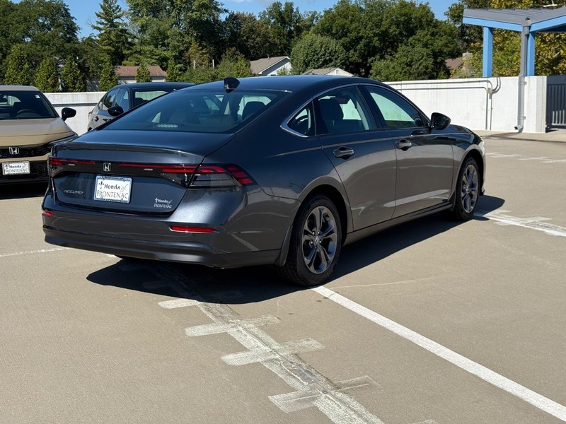 Honda Accord Sedan Vehicle Full-screen Gallery Image 03