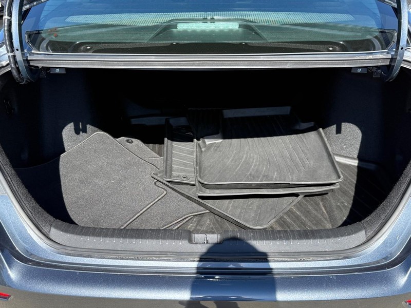 Honda Accord Sedan Vehicle Full-screen Gallery Image 04