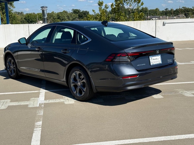 Honda Accord Sedan Vehicle Full-screen Gallery Image 06